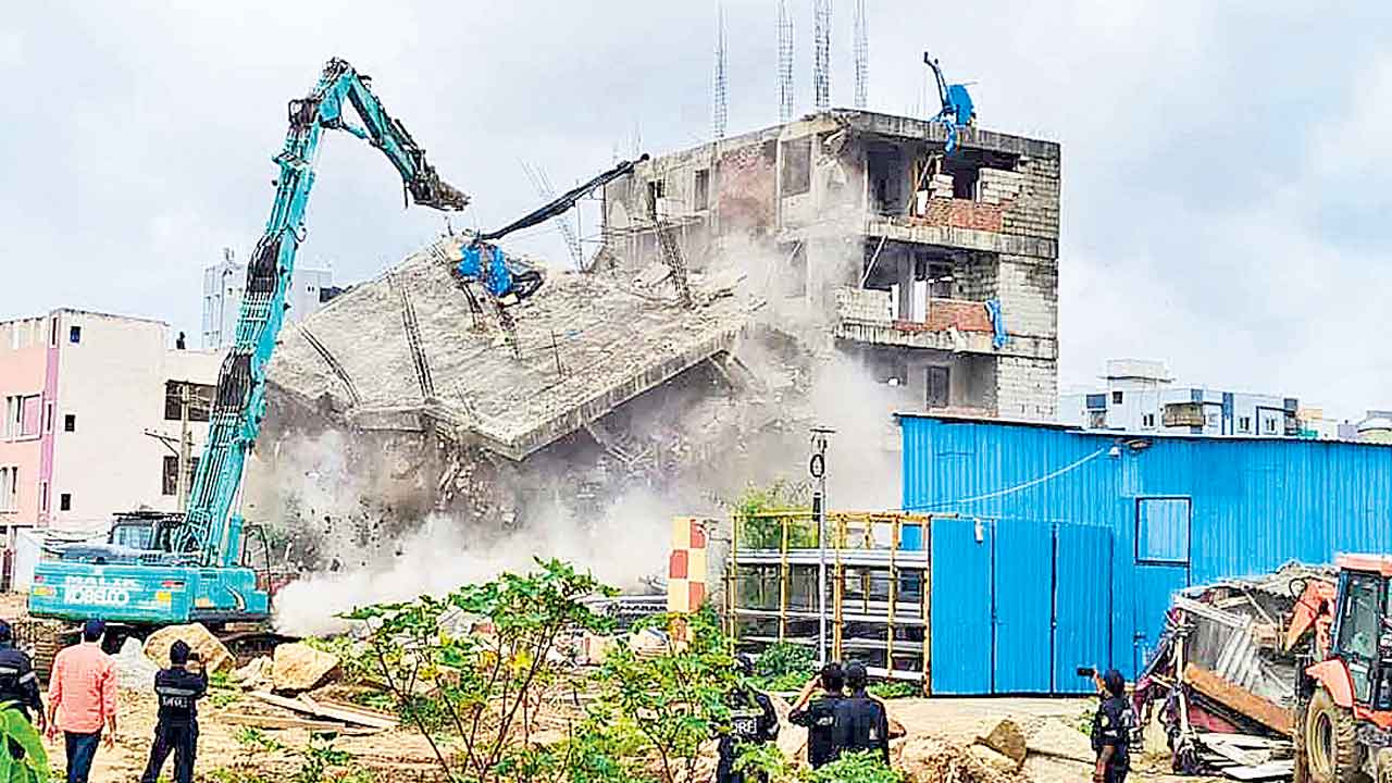 Demolitions | అధికారి నోటి నుంచి ఒకటి.. అధికారిక నోట్‌లో మరొకటి.. కూల్చివేతలపై హైడ్రా పూటకోమాట!