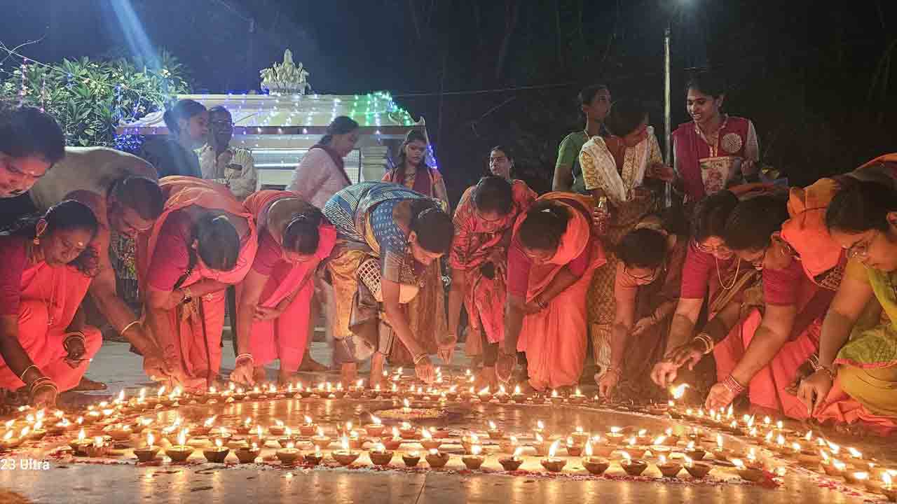 కార్తీక మాసాన.. గోదారి తీరాన…
