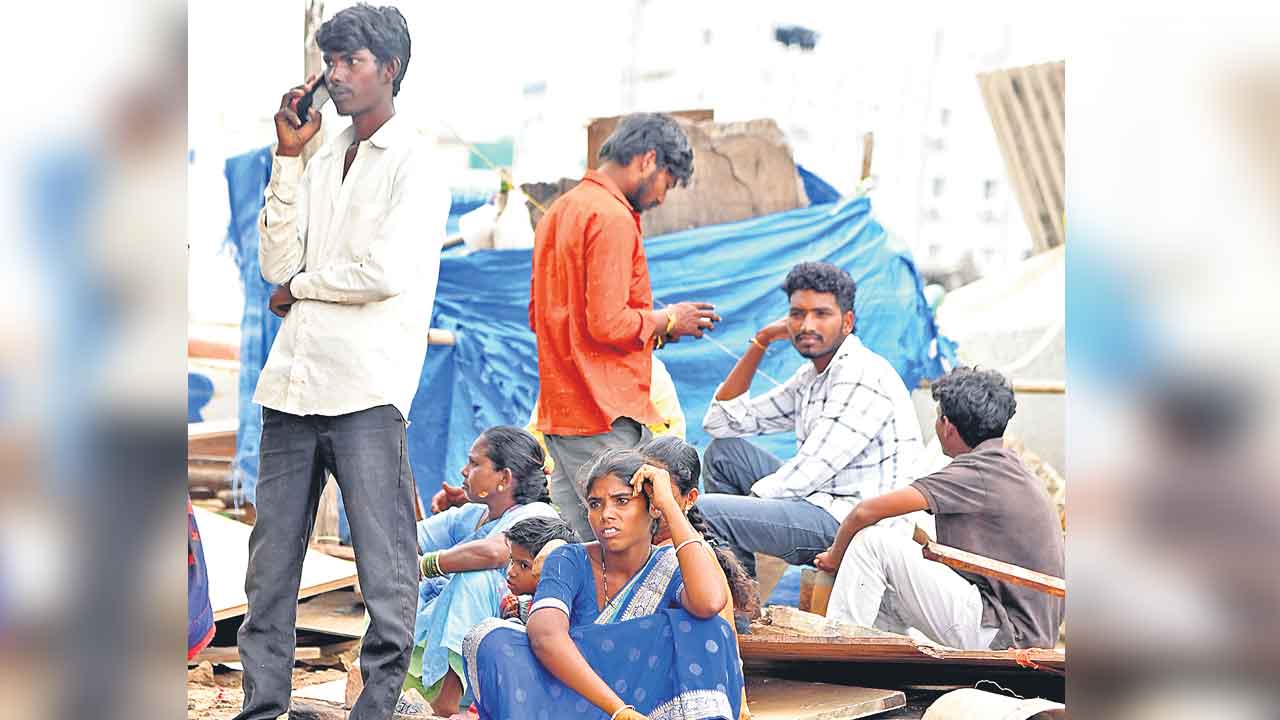 HYDRAA | మా బతుకుల్లో వెలుగులు ఎప్పుడు?.. సున్నం చెరువు బాధితుల ప్రశ్న