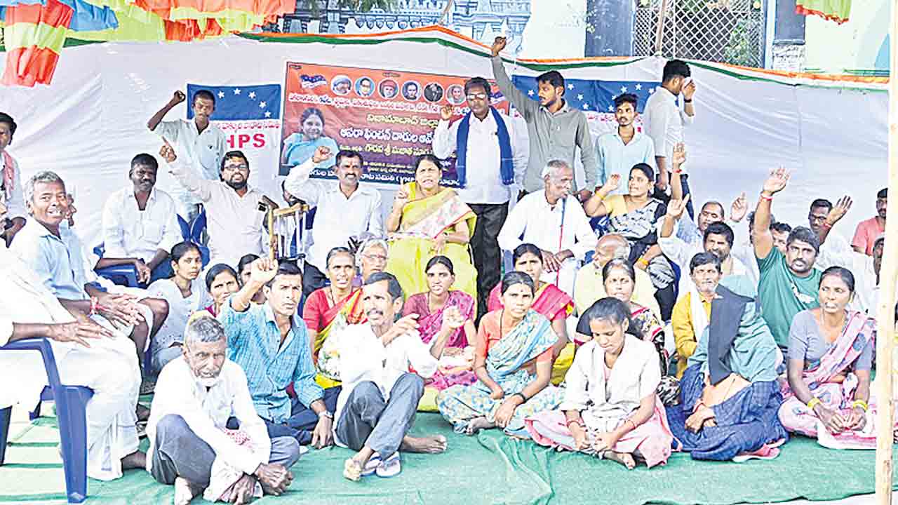 దివ్యాంగులను పట్టించుకోని కాంగ్రెస్‌ సర్కార్‌