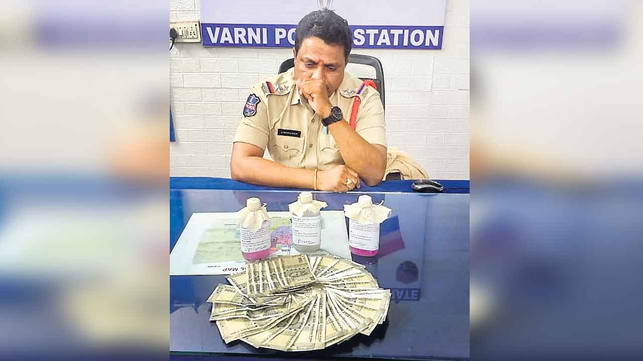 ఏసీబీకి చిక్కిన వర్ని ఎస్సై