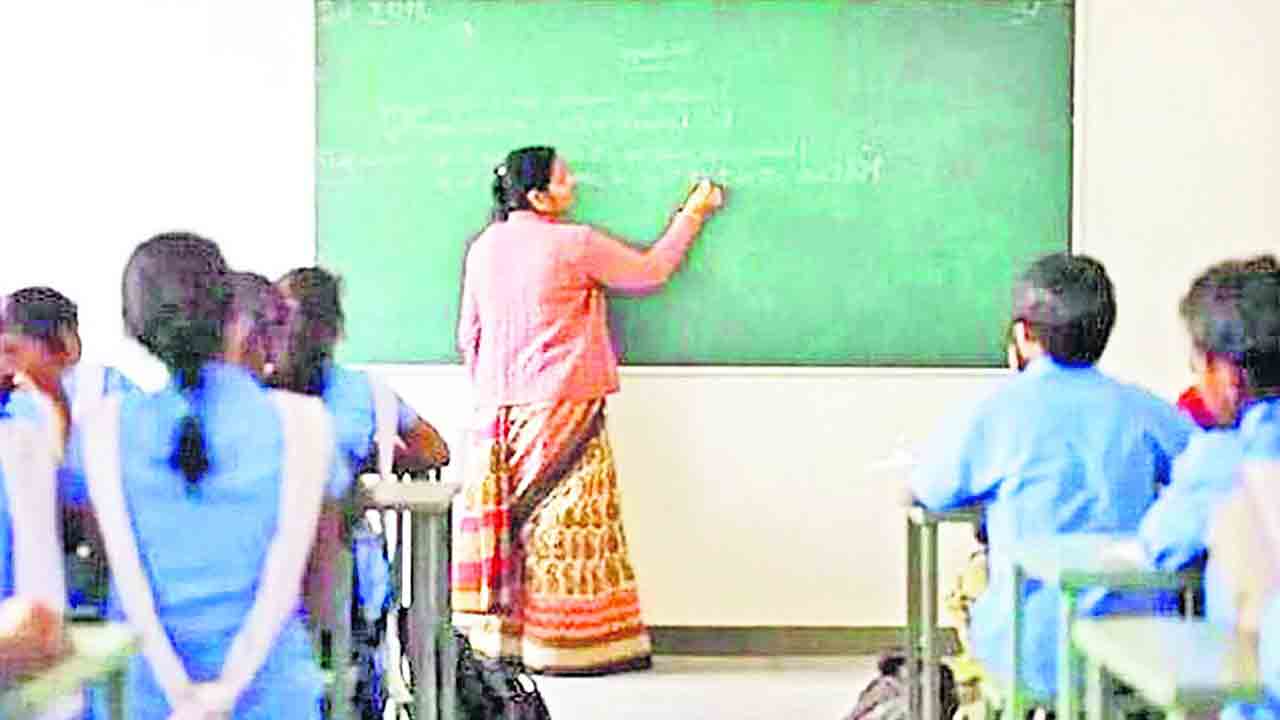 22,554 ఇదీ టీచర్స్‌ ఎమ్మెల్సీ ఓటర్ల సంఖ్య