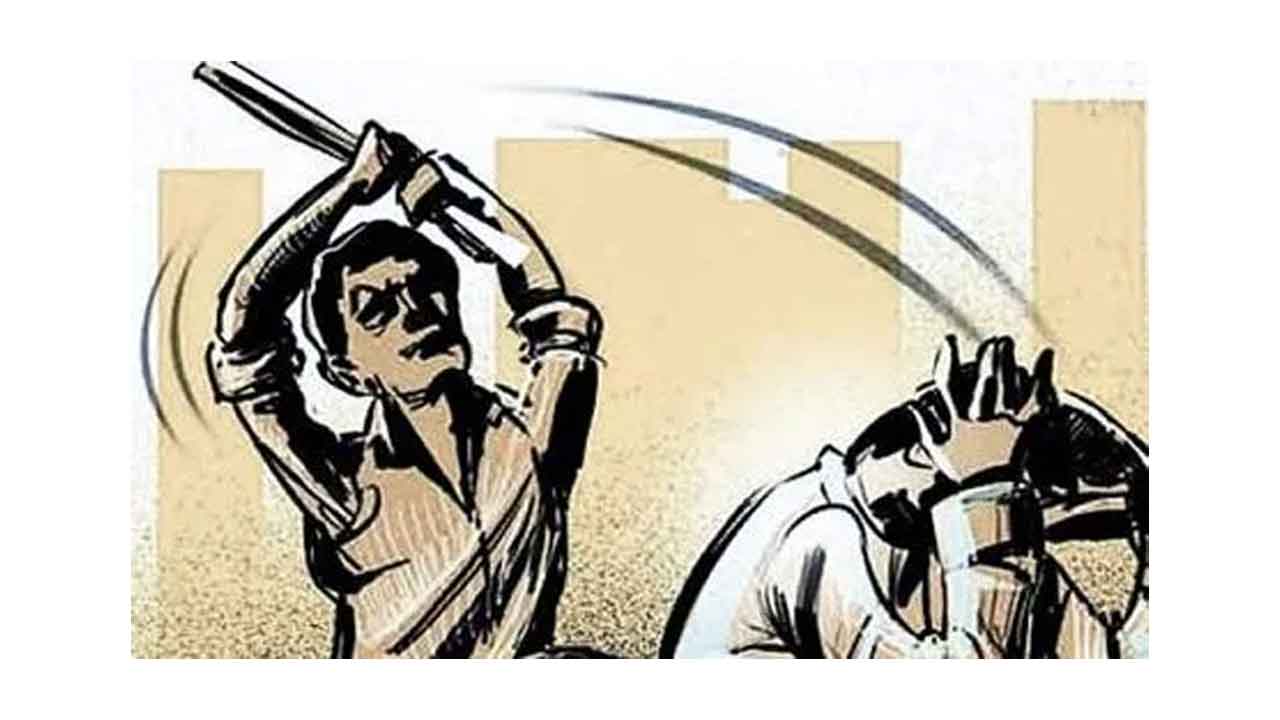 తండ్రిని చంపి పోలీస్‌స్టేషన్‌కు చేరిన కొడుకు