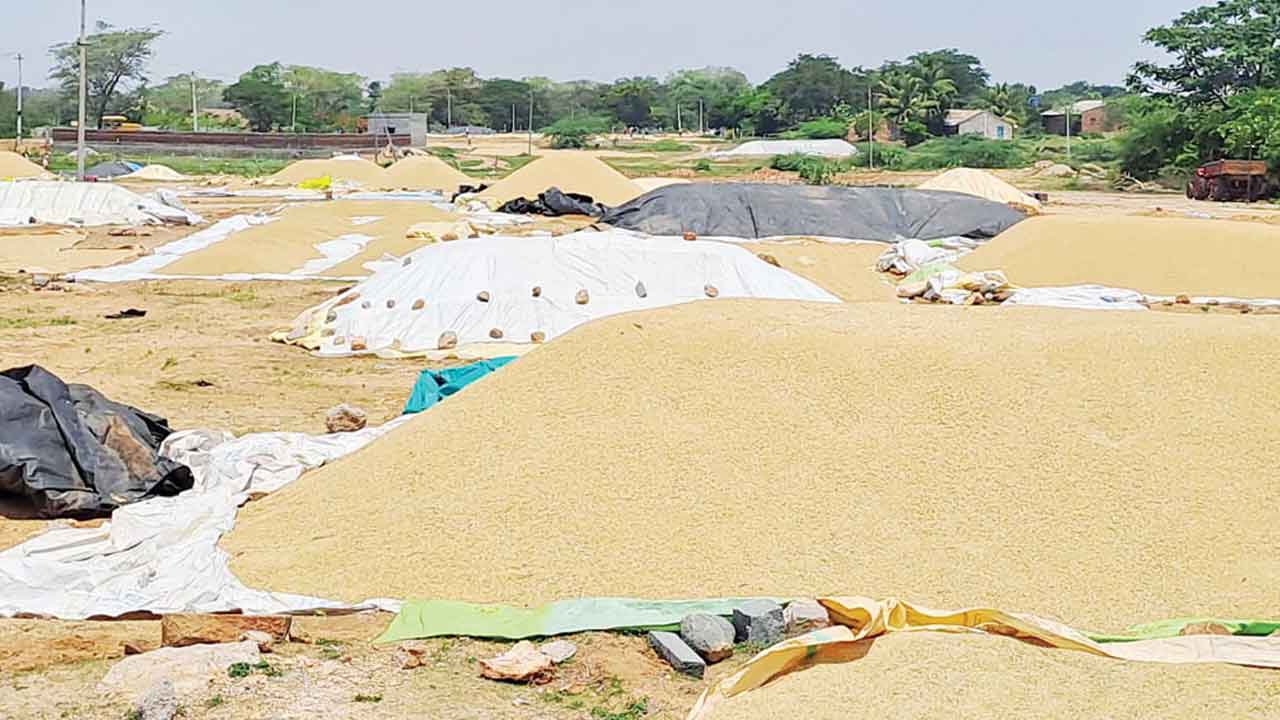 సర్కార్‌ తీరుపై భగ్గుమన్న రైతులు