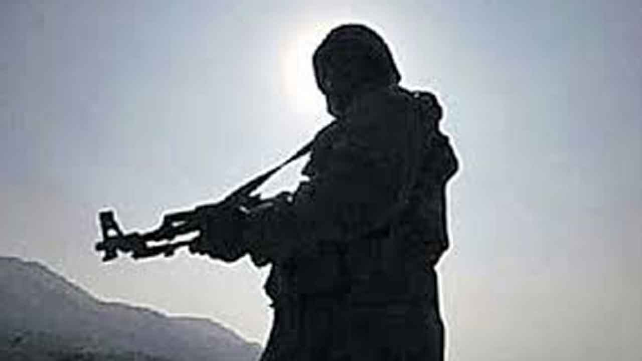 ప్రయాణికులపై కాల్పులు..