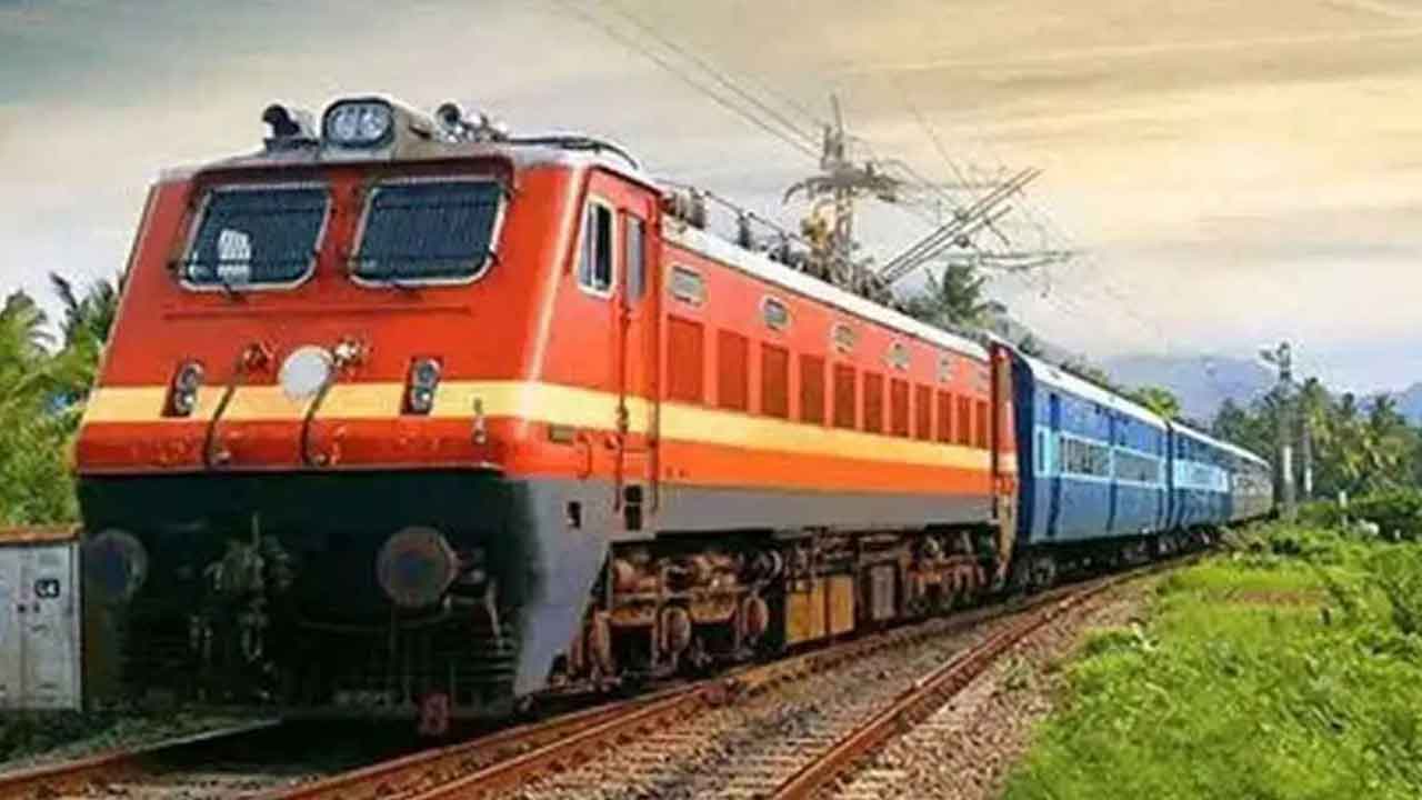 ప్రత్యేక రైళ్ల రాకపోకలు పొడిగింపు