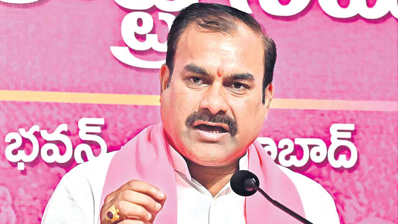 కేటీఆర్ను బద్నాం చేసే కుట్ర