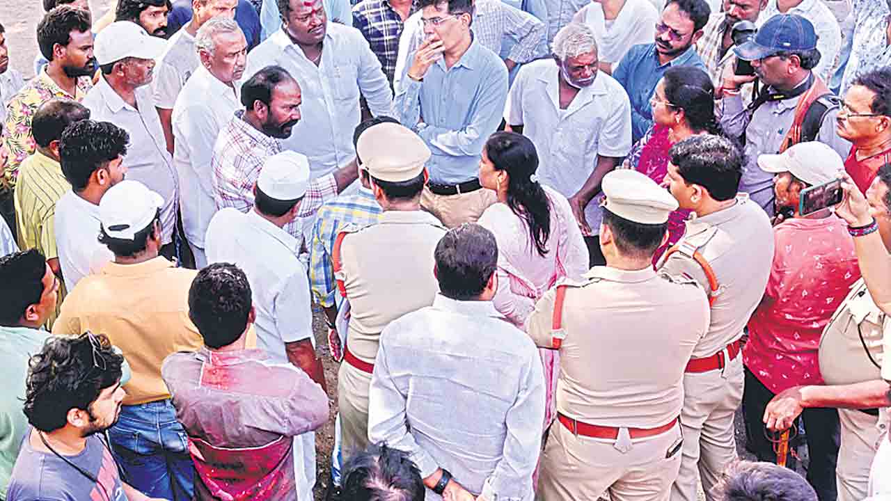 భద్రకాళీ చెరువు పనుల అడ్డగింత