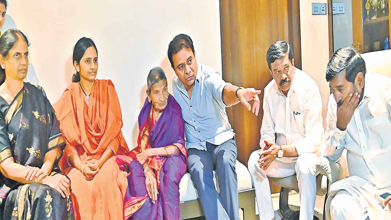 KTR | రేవంత్ ప్రైవేట్ సైన్యంలా పోలీసులు.. నరేందర్రెడ్డికి అండగా ఉంటాం: కేటీఆర్