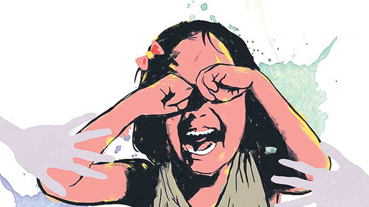 తోబుట్టువే తోడేలుగా మారి..