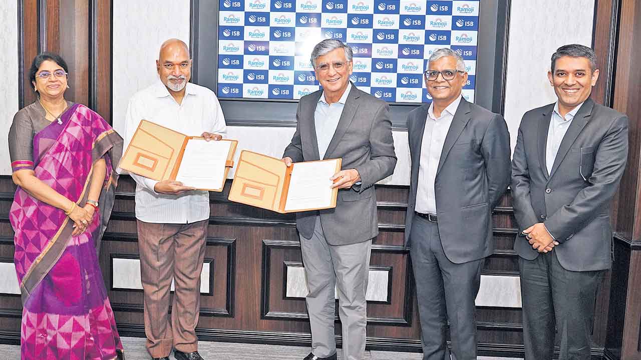 ఐఎస్‌బీకి రామోజీ ఫౌండేషన్‌ 30 కోట్ల విరాళం