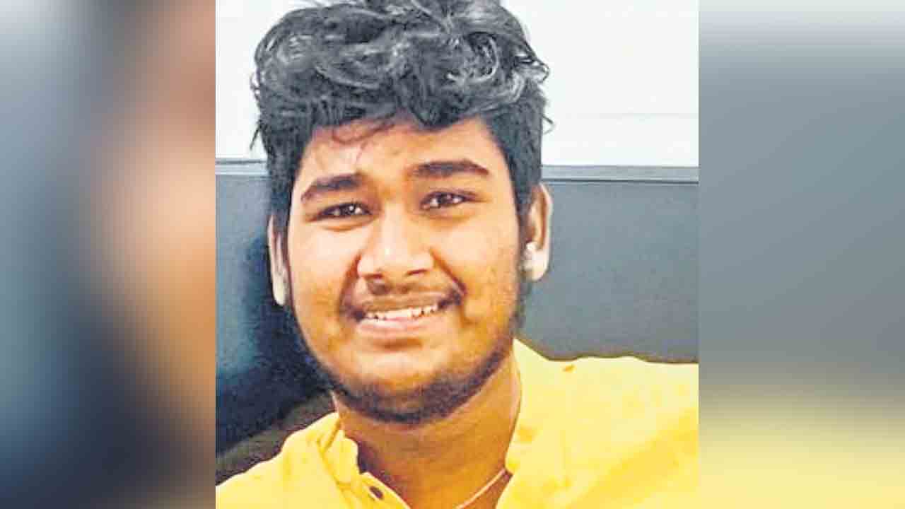 ద్విచక్ర వాహనం అదుపుతప్పి యువకుడు..