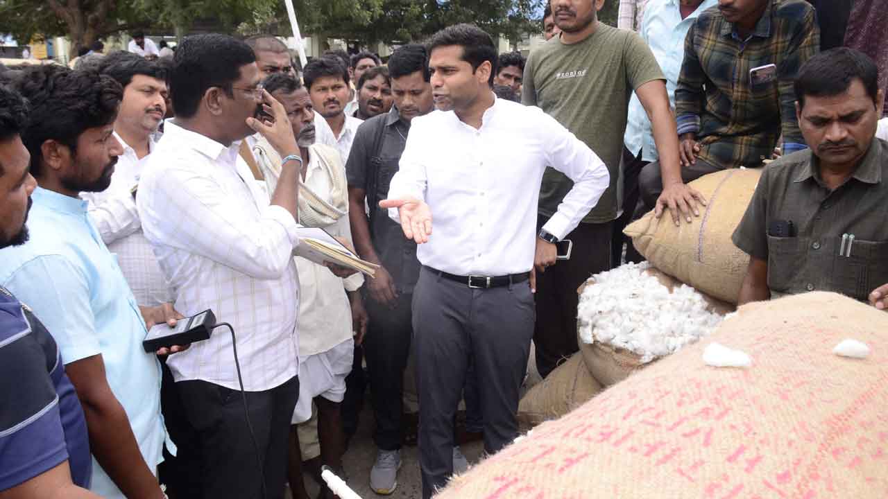 అధికారుల తీరుపై గరంగరం