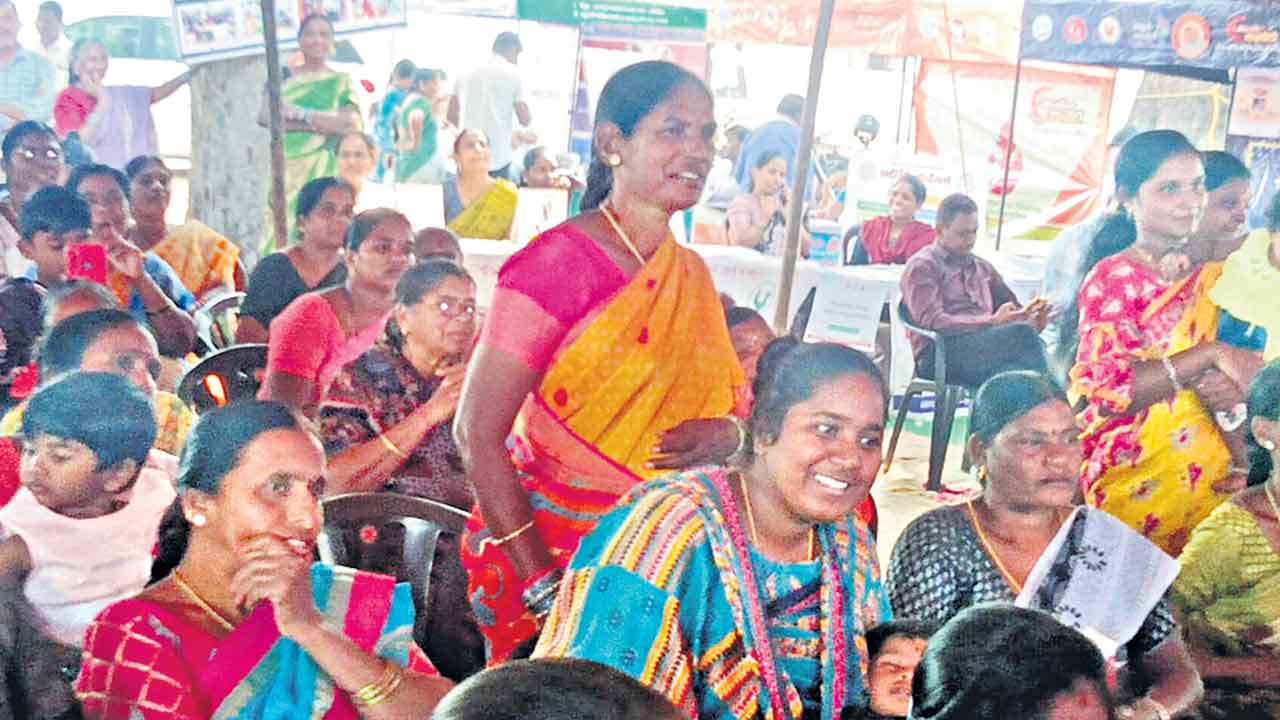 Ponnam Prabhakar | రైతు బంధు ఎప్పుడిస్తరు.. మంత్రి పొన్నం ప్రభాకర్‌ను నిలదీసిన మహిళా రైతు