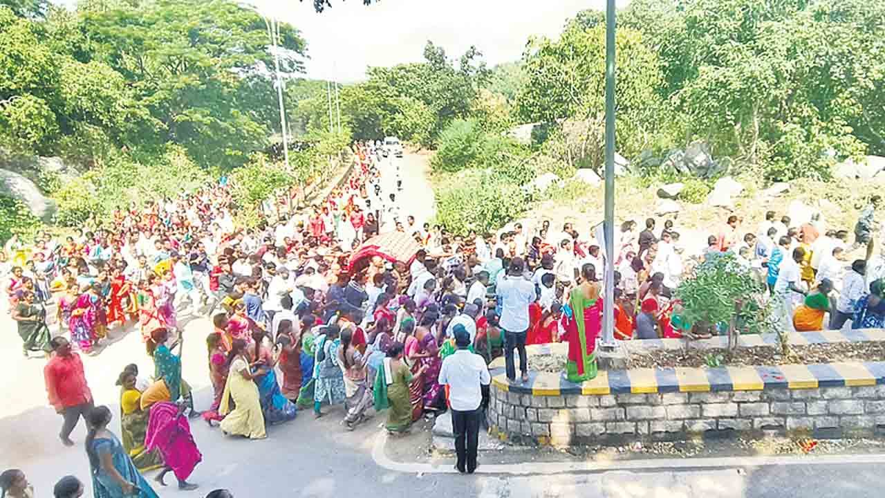 ఘనంగా గిరి ప్రదక్షిణ