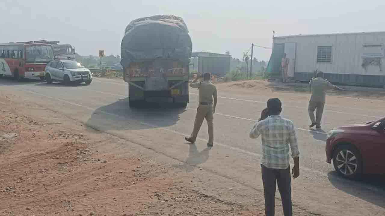 రాష్ట్రంలోకి అక్రమంగా కర్ణాటక ధాన్యం