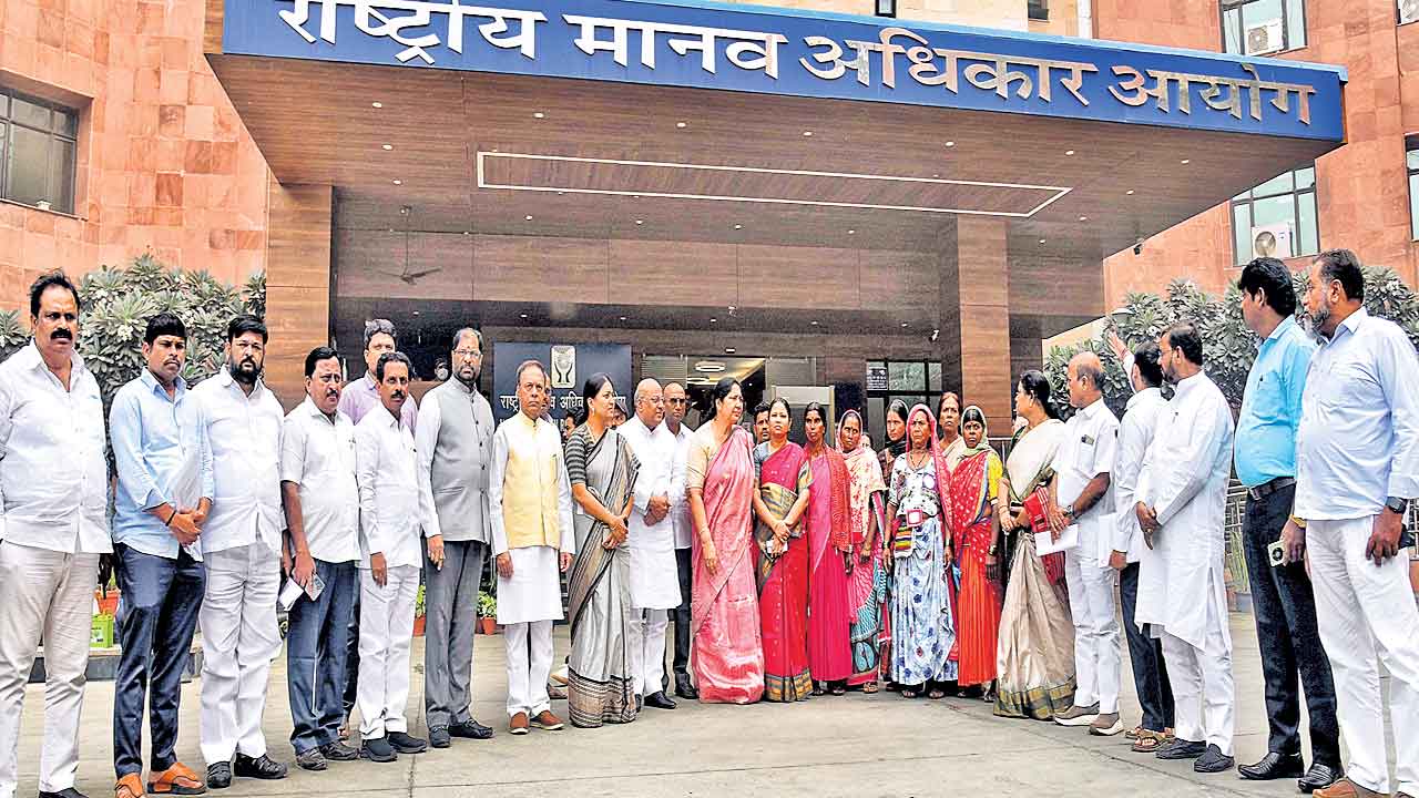 కొట్టే హక్కు పోలీసులకెక్కడిది?