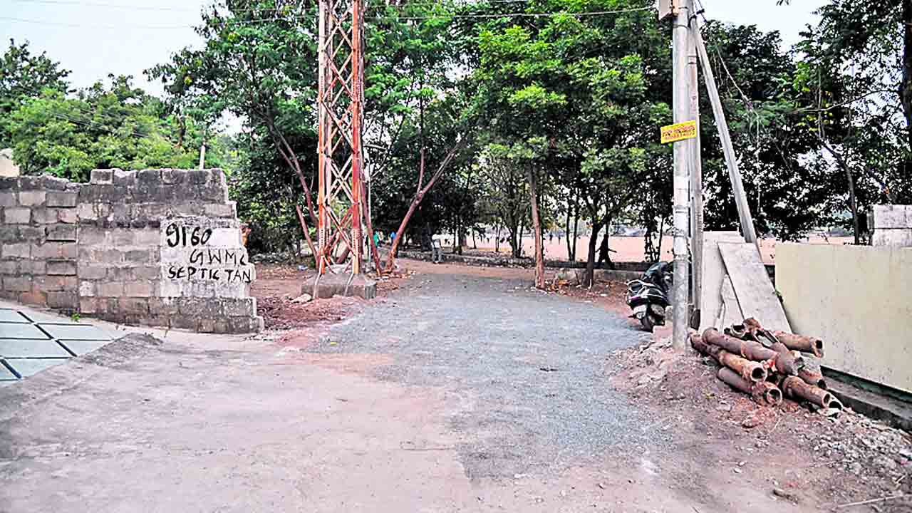 కూల్చుడేనా.. కట్టేదెప్పుడు ?