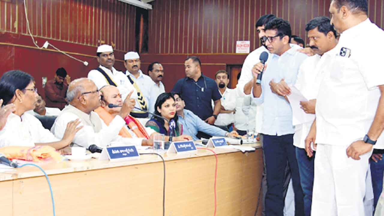 బీఆర్‌ఎస్‌ ఎమ్మెల్యేల గొంతునొక్కే ప్రయత్నం