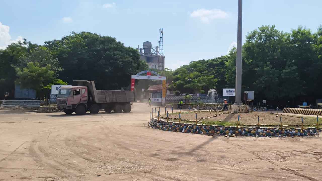 పెన్నా సిమెంట్‌ ఫ్యాక్టరీపై నిరసన గళం