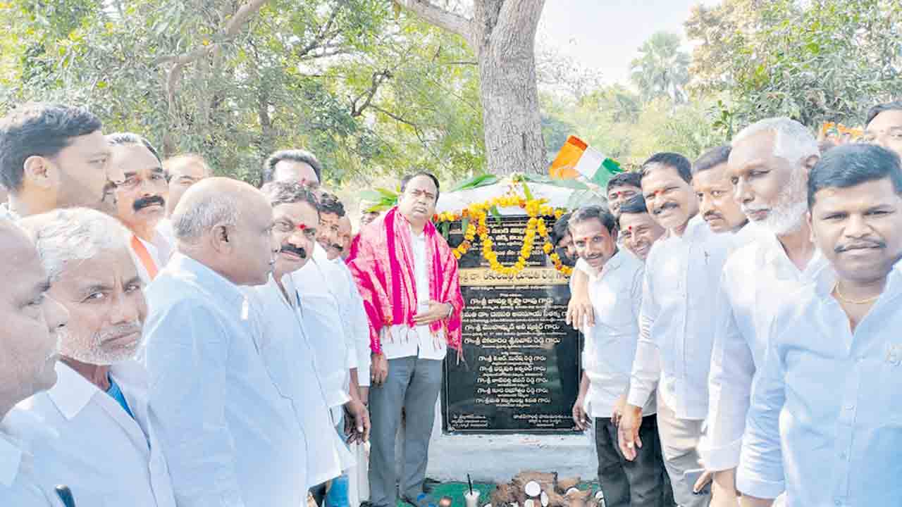 అభివృద్ధి పనులకు శంకుస్థాపన