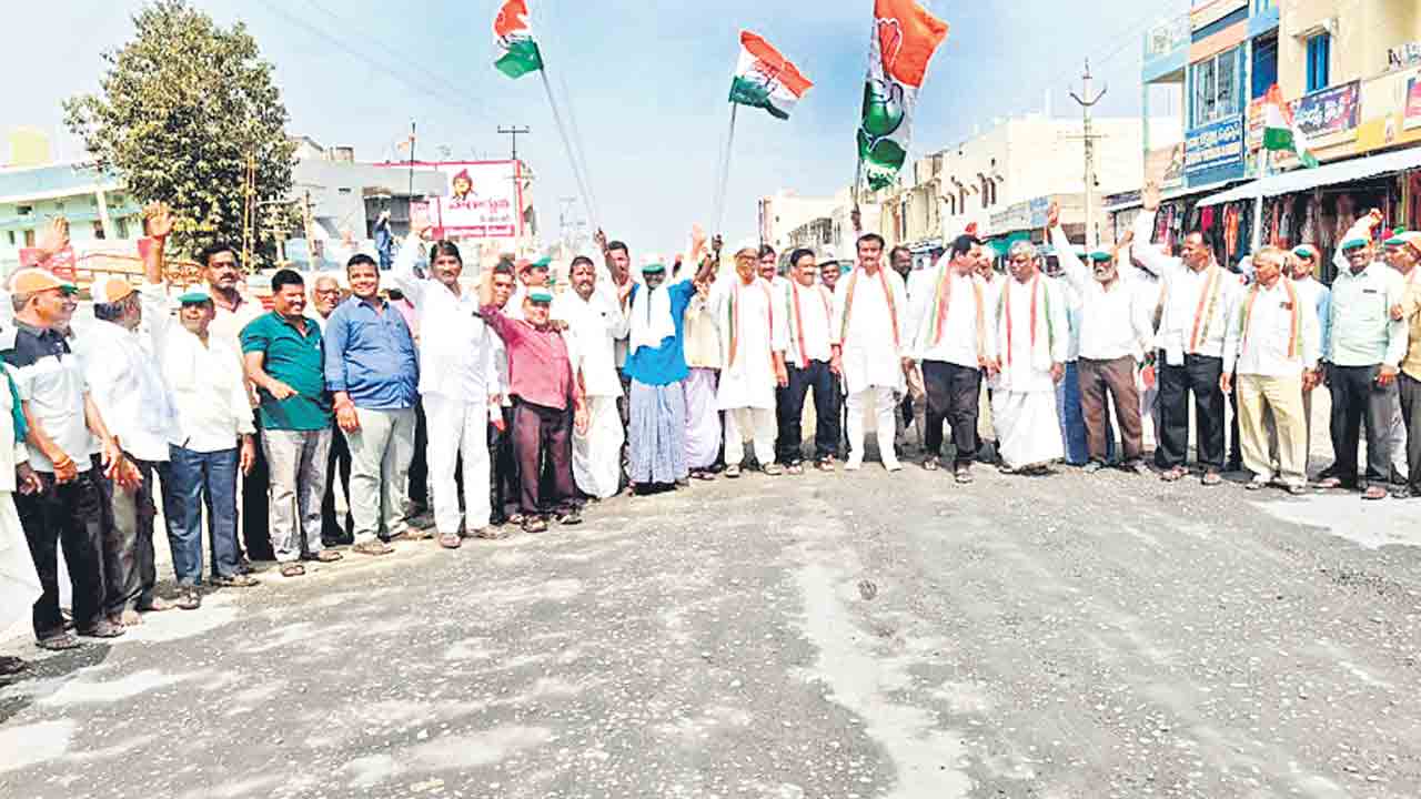 రోడ్డెక్కిన కాంగ్రెస్‌ శ్రేణులు