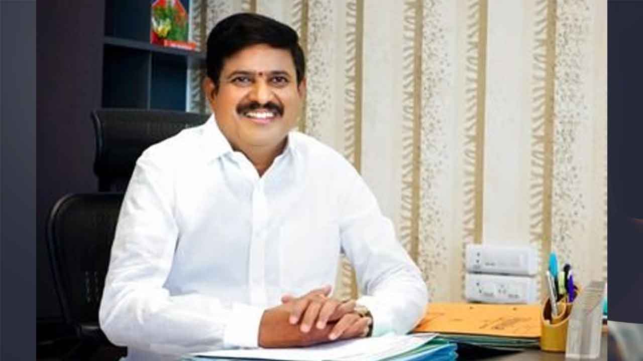 విజయోత్సవాల్లో నిలదీతలు