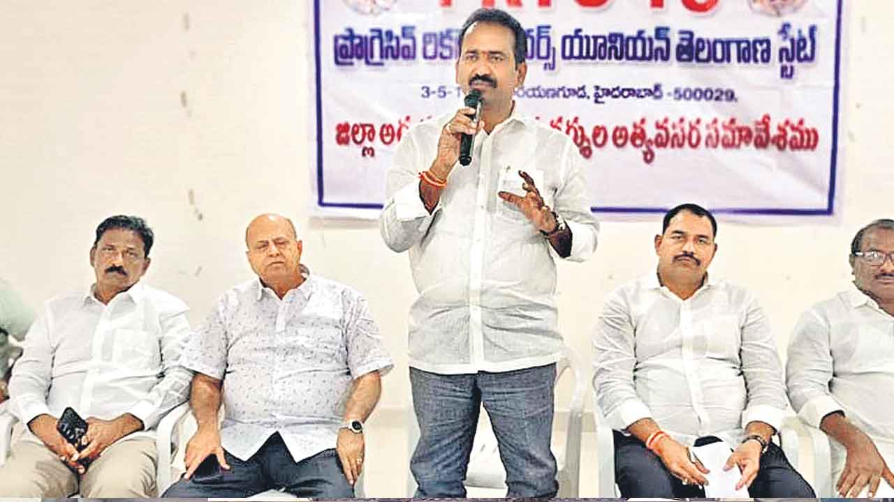 టీచర్ల పెండింగ్‌ బిల్లులు చెల్లించాలి