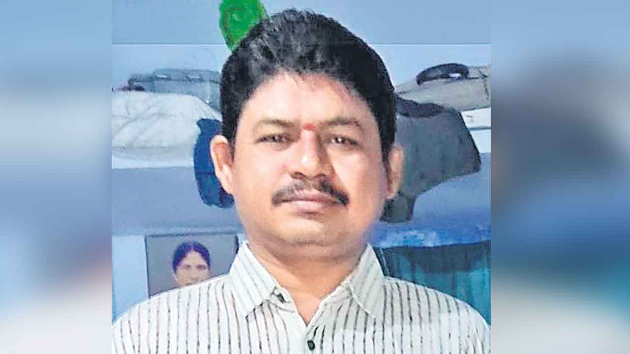 విద్యుత్తు షాక్‌తో ఇద్దరు సెక్యూరిటీ గార్డుల మృతి