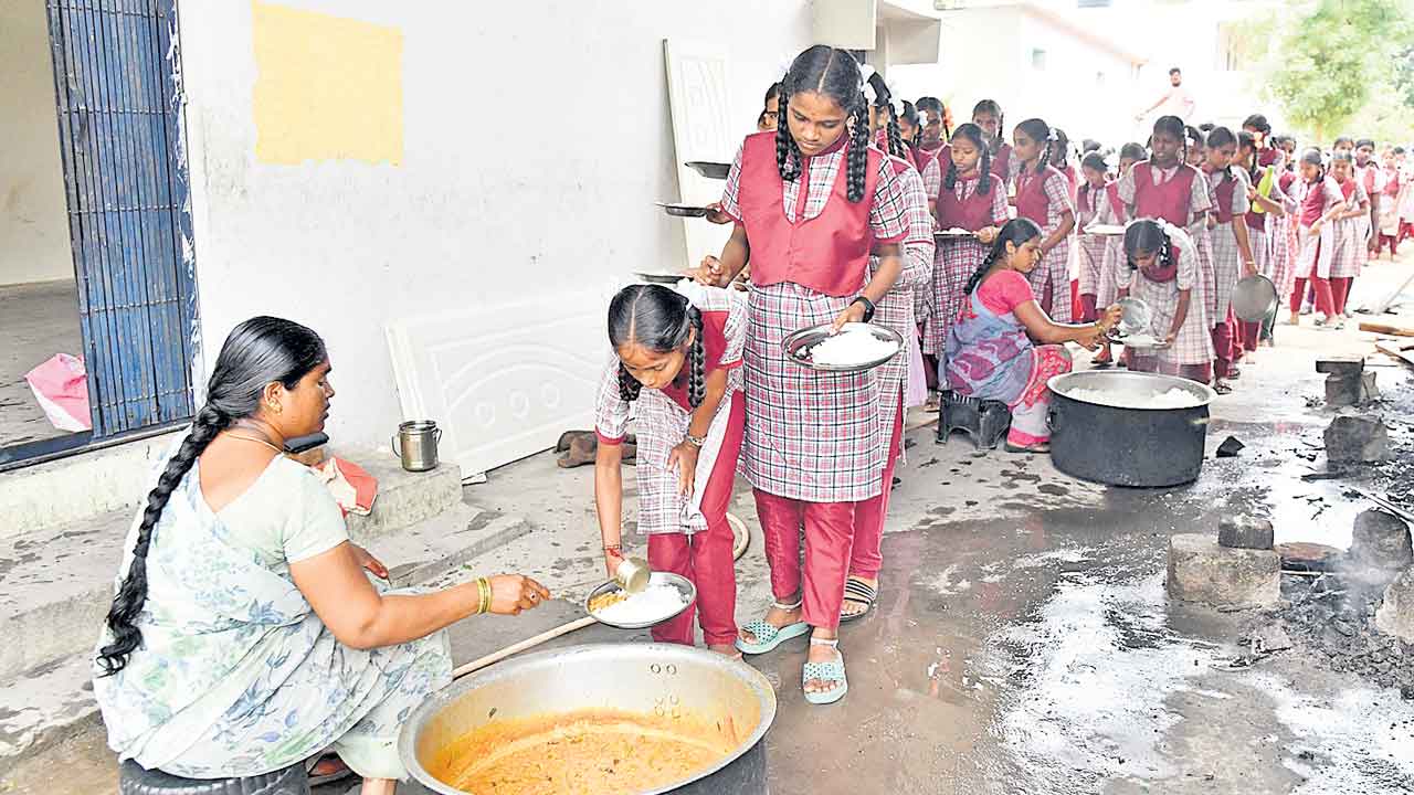 Mid day Meal | రూ.6తో మధ్యాహ్న భోజనమా..?