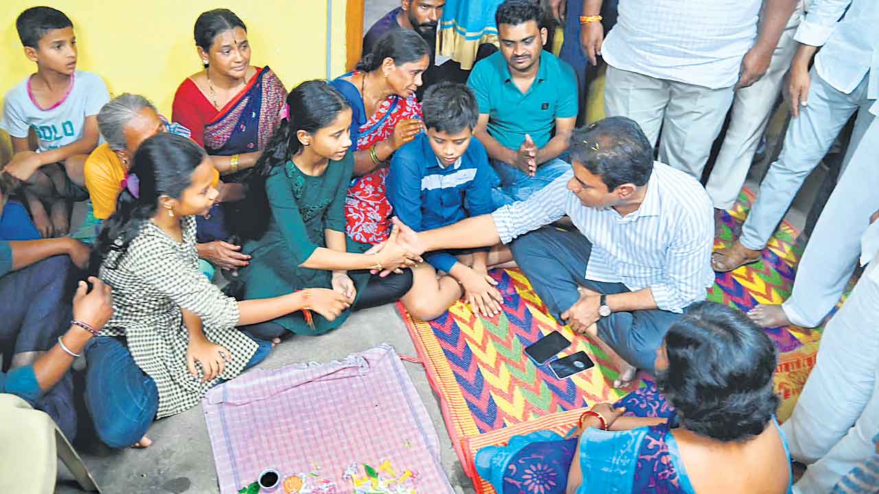 KTR | బీసీల గొంతుకోసిన కాంగ్రెస్‌.. 42% కోటా ఇచ్చాకే స్థానిక ఎన్నికలు పెట్టాలి: కేటీఆర్‌