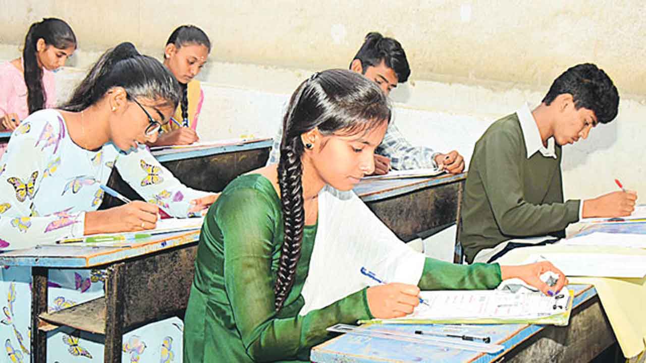 ‘పది’ ఫీజు గడువును పొడగించండి