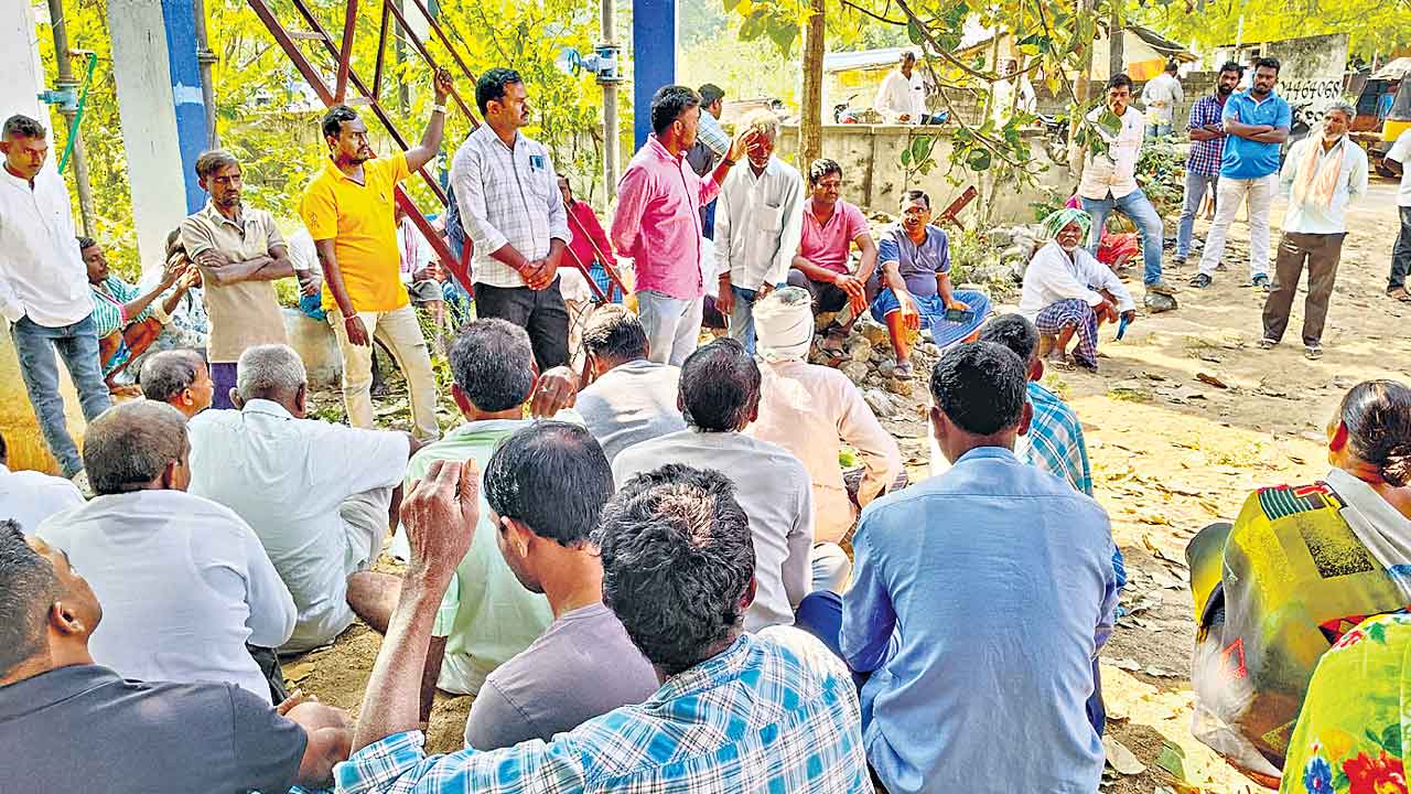 సర్కారుకు భూములివ్వం