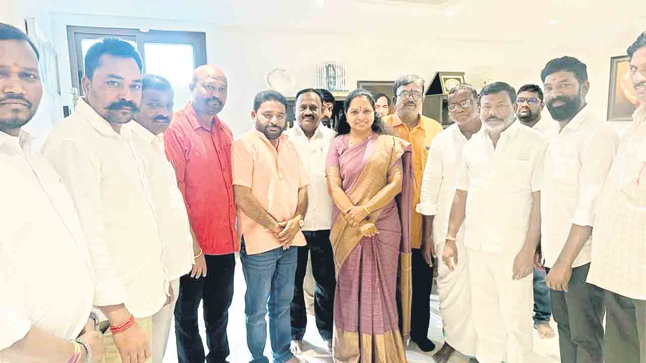 కేటీఆర్‌, కవితతో బీఆర్‌ఎస్‌ నాయకుల భేటీ