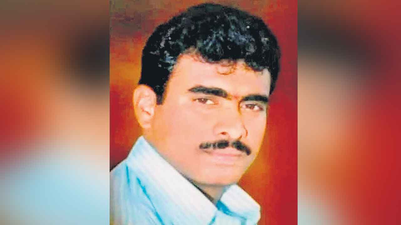 మొదటి జీతం తీసుకోకుండానే మృతి