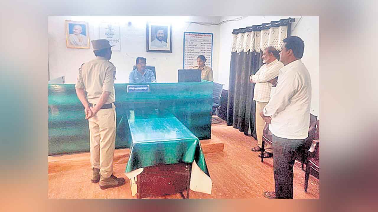 బెల్ట్‌షాపు నిర్వాహకుడి బైండోవర్‌