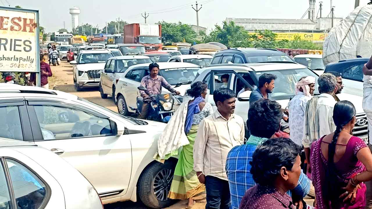 మోకా చూసి దోఖా.. మార్కెట్లో రైతన్నకు దక్కని భరోసా