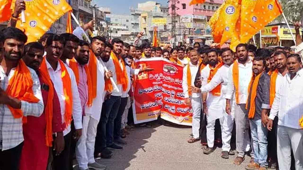 విగ్రహాలను ధ్వంసం చేసిన వారిని అరెస్టు చేయాలి