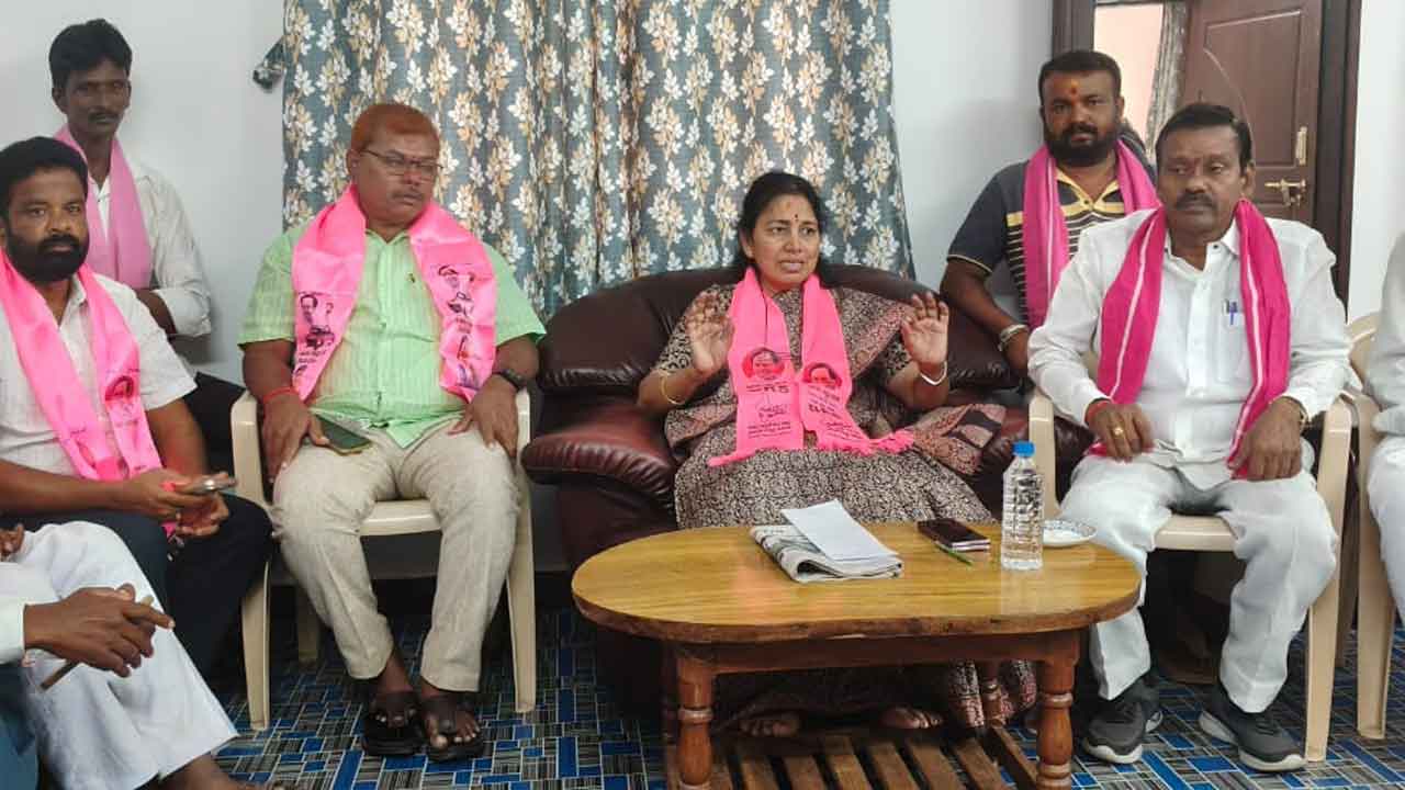 గాడి తప్పిన పాలన