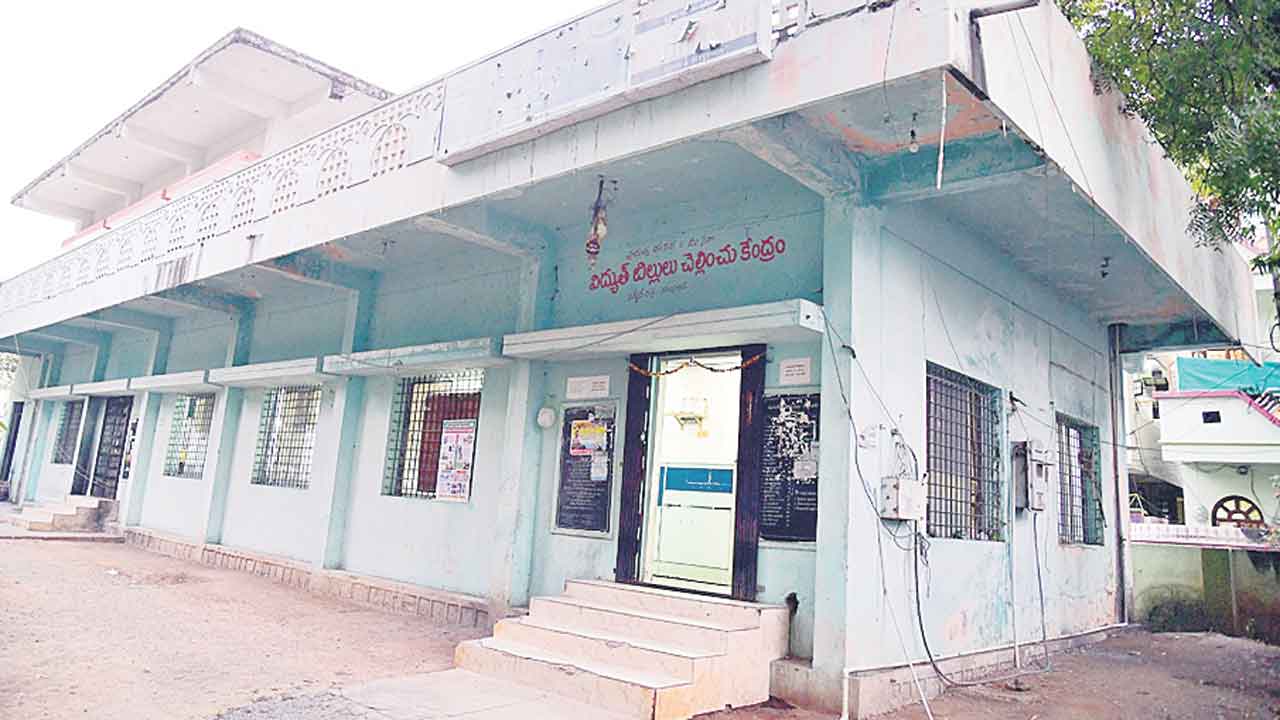 తరలింపు సరే.. వసతులేవి?