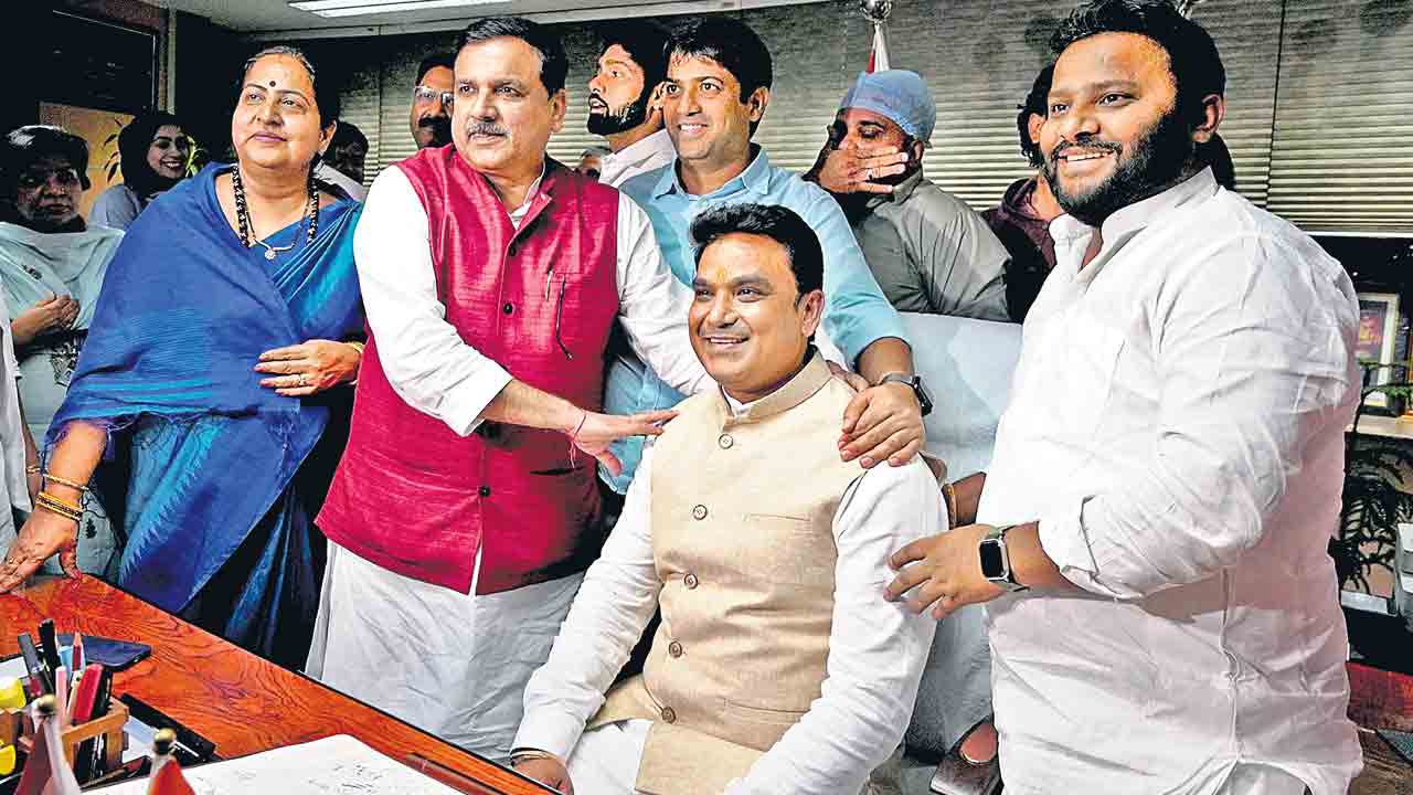 ఢిల్లీ మేయర్‌ ఎన్నికల్లో బీజేపీకి షాక్‌