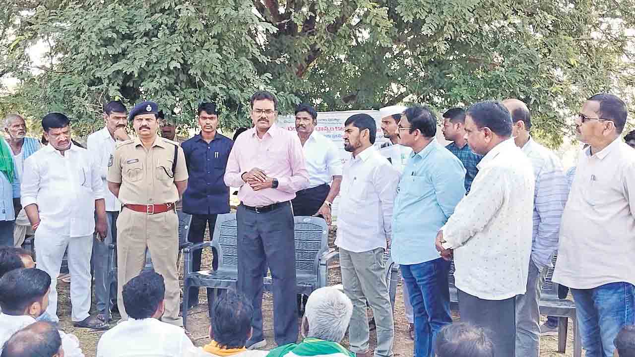 కల్లాలు దాటని సన్న వడ్లు