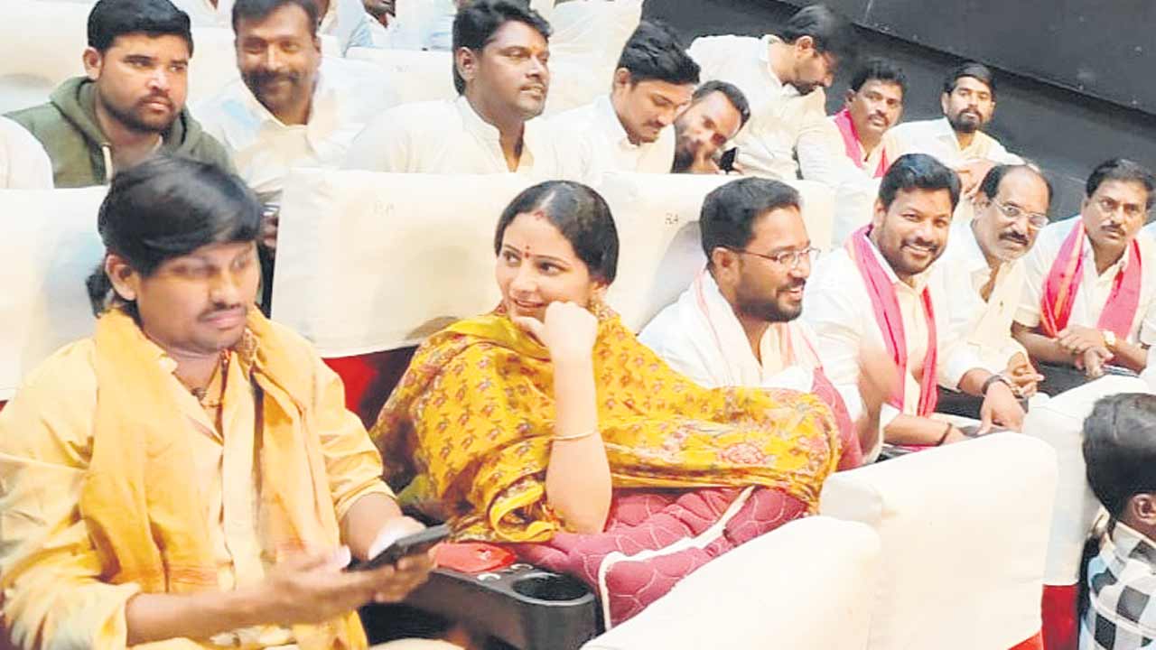 కేసీఆర్‌ సినిమా వంద రోజులు ఆడాలి