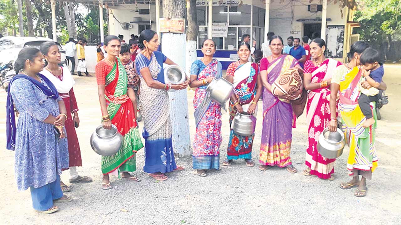 నిత్యం నీటి తిప్పలే..