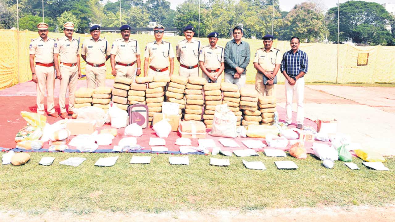 నేరాల కట్టడికి కృషి చేయాలి