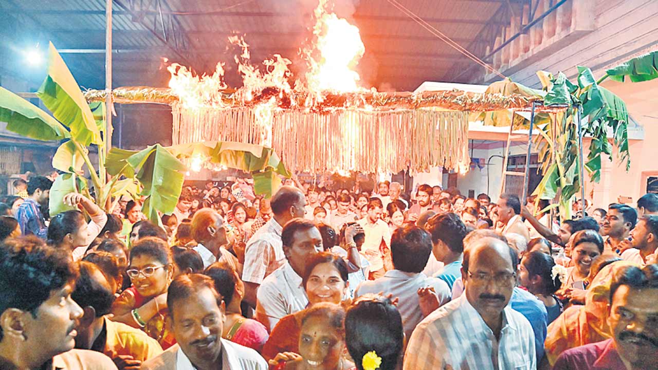 కనుల పండువగా కార్తీక పౌర్ణమి