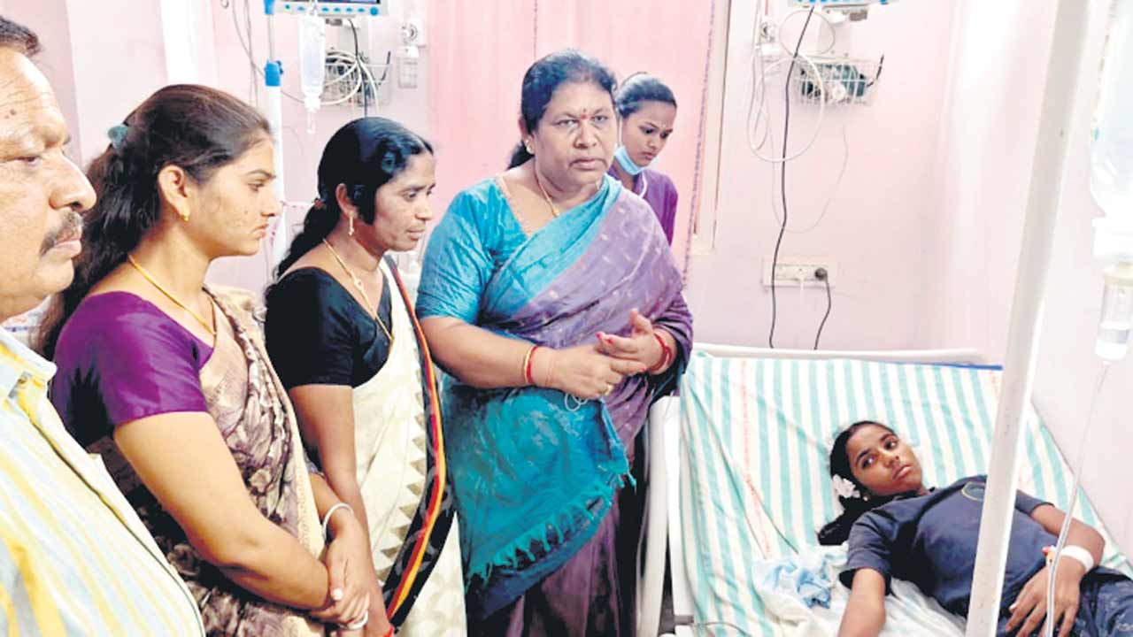 కోలుకోని ఆశ్రమ పాఠశాల విద్యార్థులు