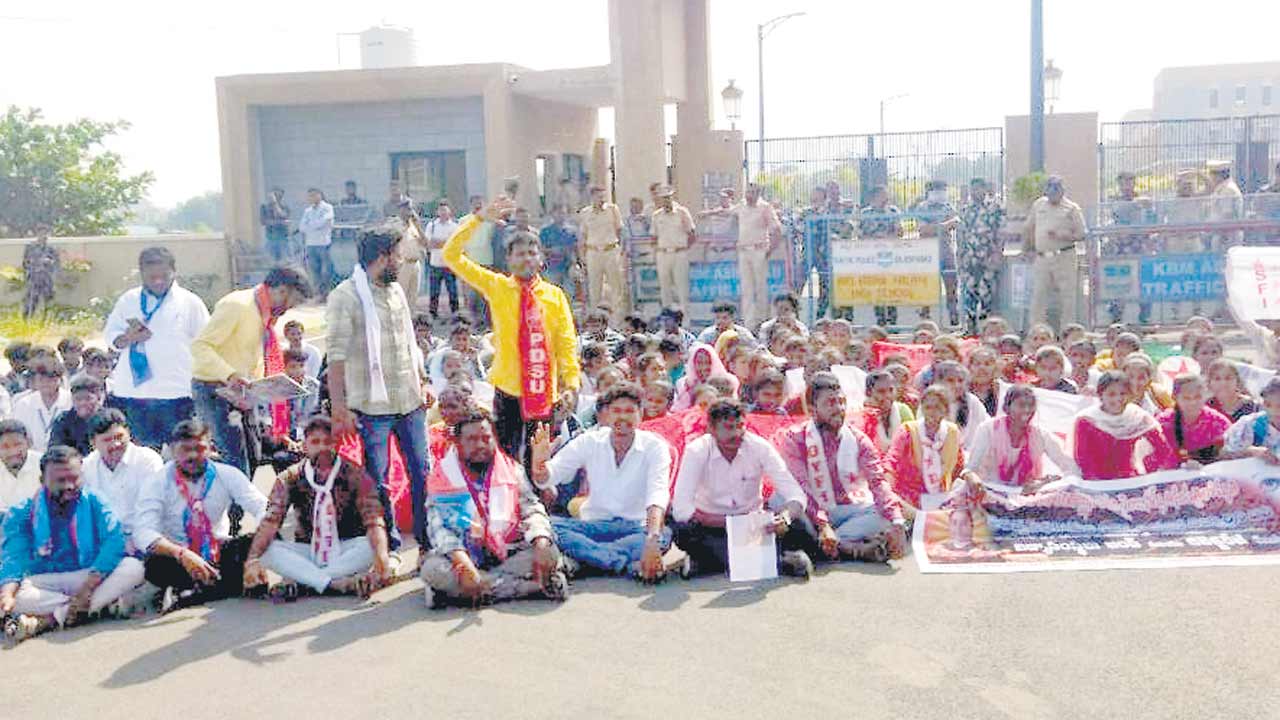 కలెక్టరేట్‌ ముట్టడి ఉద్రిక్తం