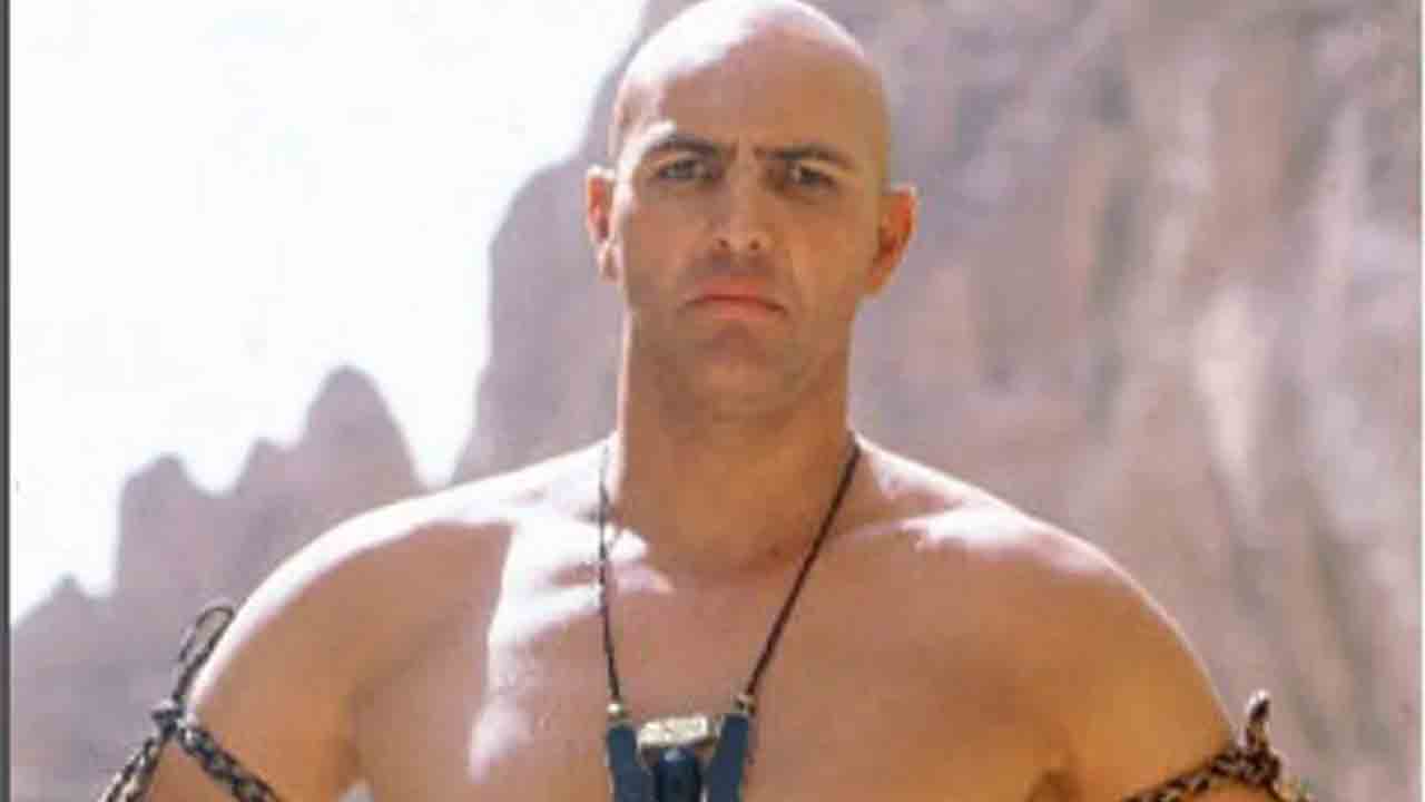 Arnold Vosloo