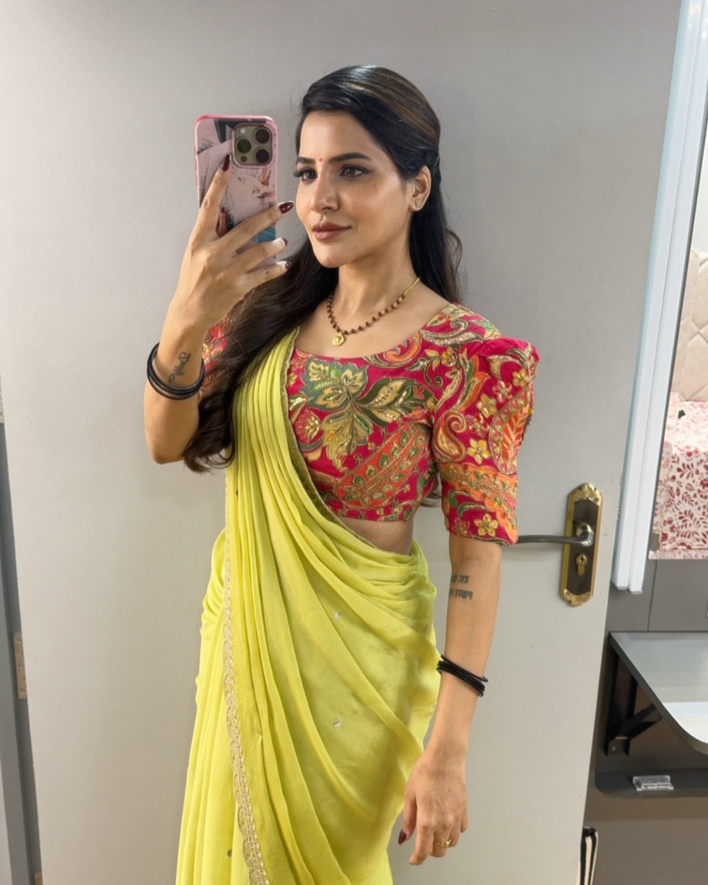 Ashu Reddy (7)